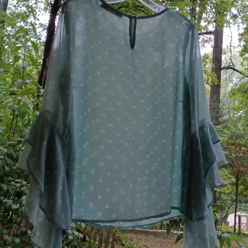 Ina top. - Picture 5 of 5